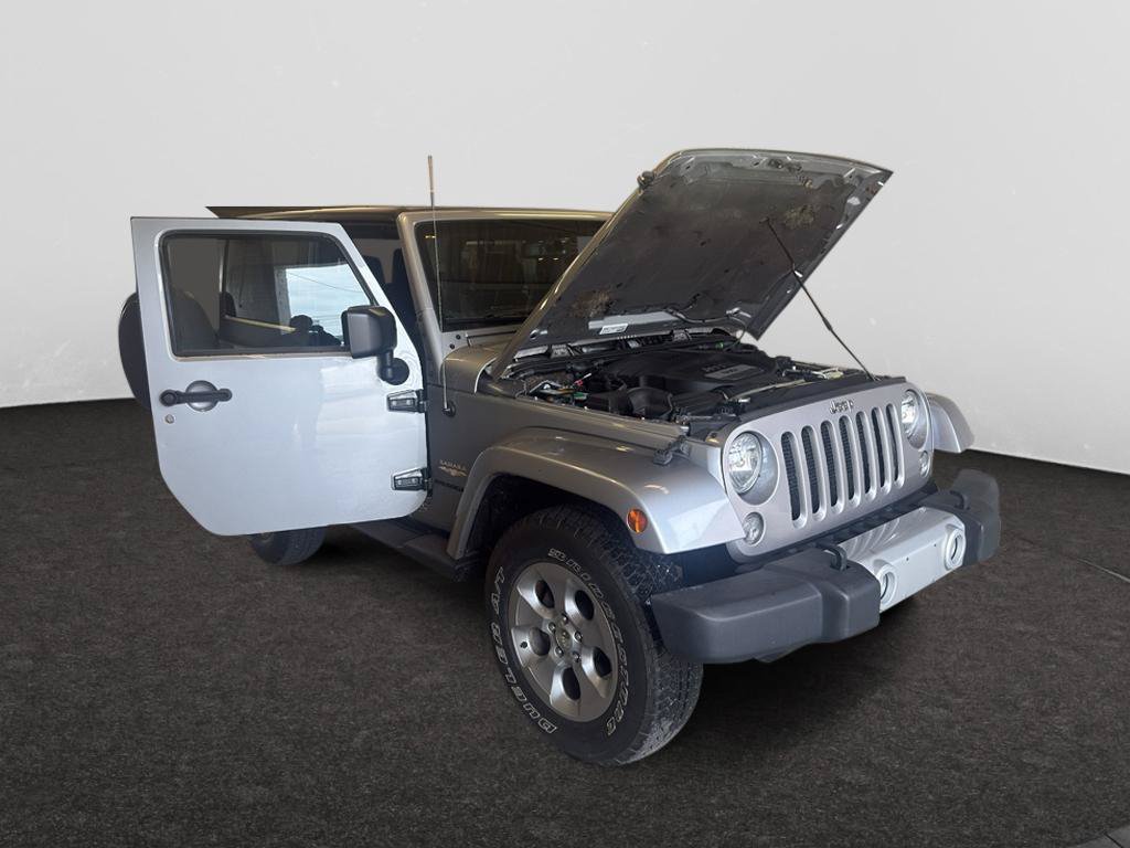 Used 2015 Jeep Wrangler Sahara w/ Connectivity Group AWD/4WD image 9