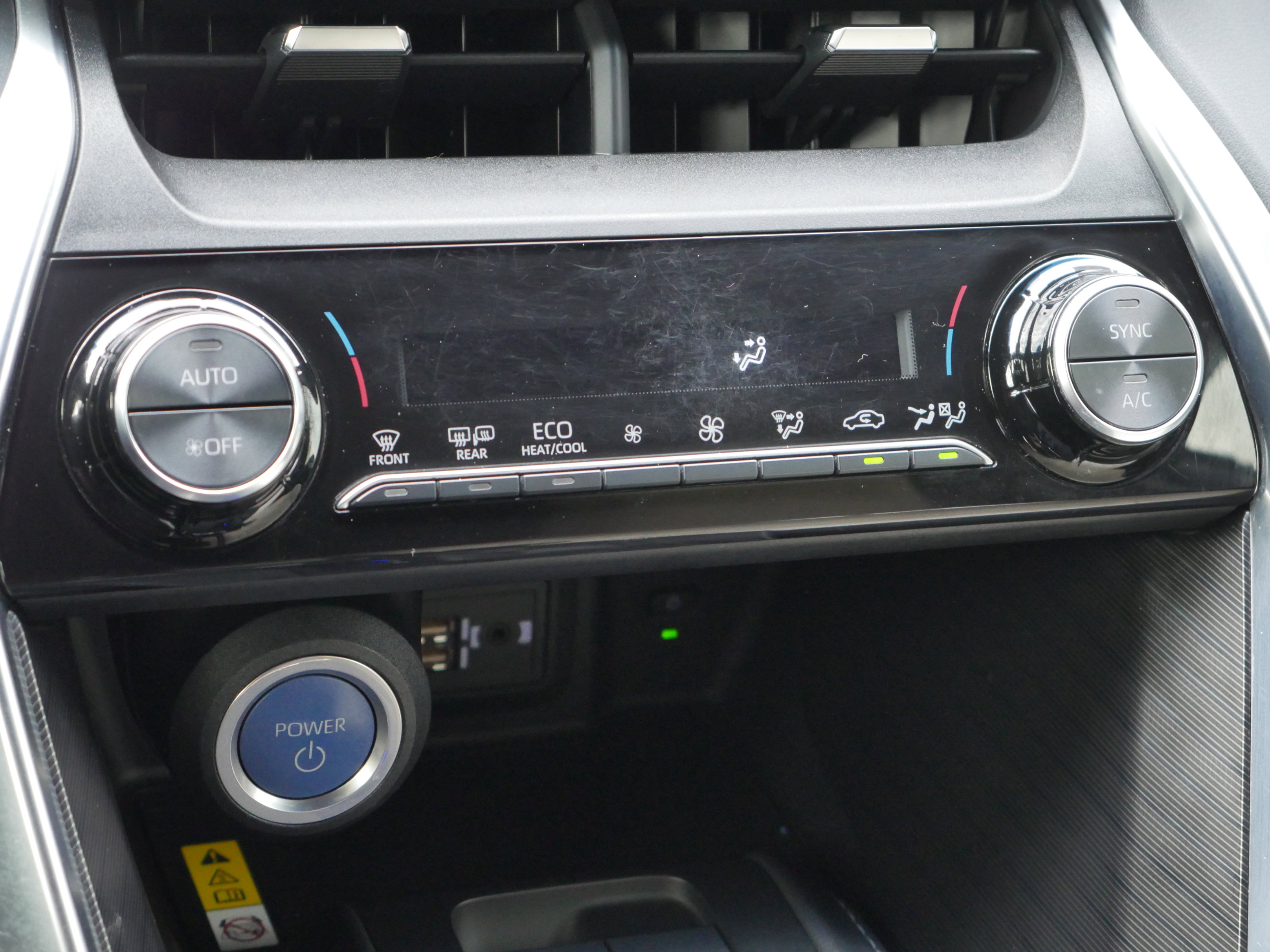 Used 2022 Toyota Venza XLE AWD/4WD image 12