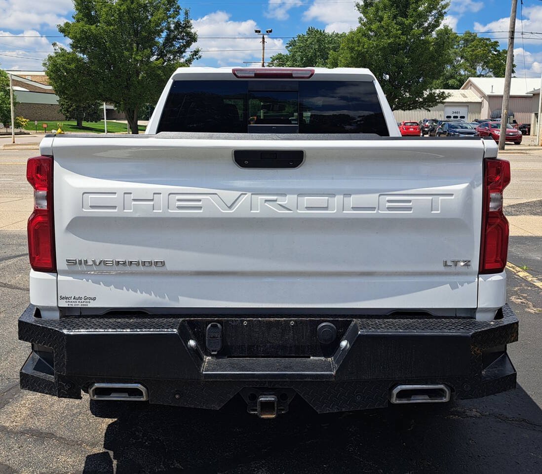 Used 2022 Chevrolet Silverado 1500 LTZ AWD/4WD image 2