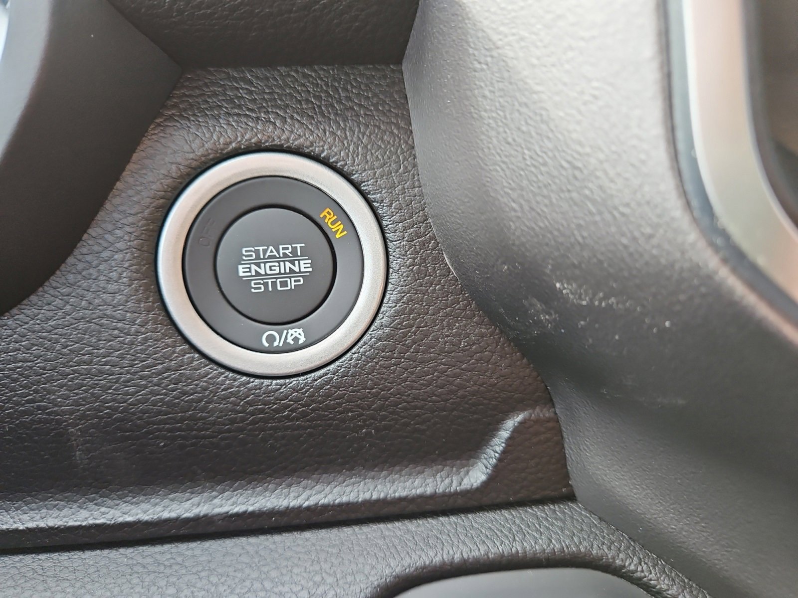 New 2025 RAM 1500 4x4 Crew Cab image 28