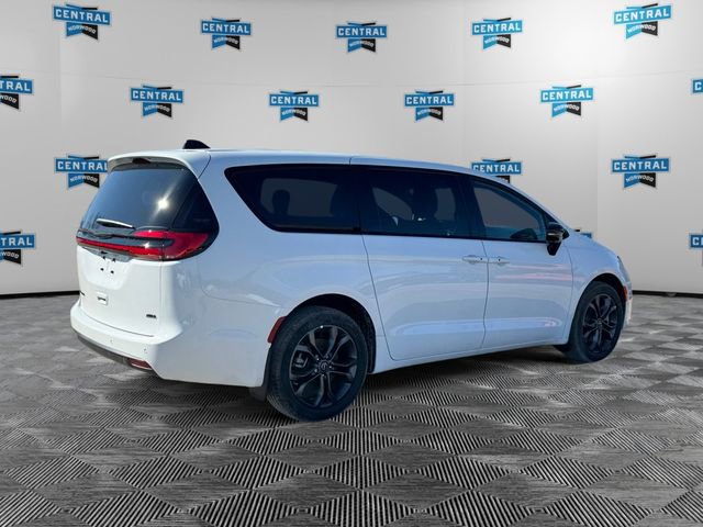 New 2026 Chrysler Pacifica Select image 5