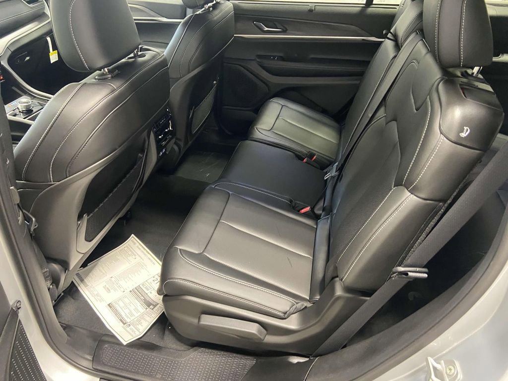 New 2025 Jeep Grand Cherokee L Limited w/ Luxury Tech Group II image 11