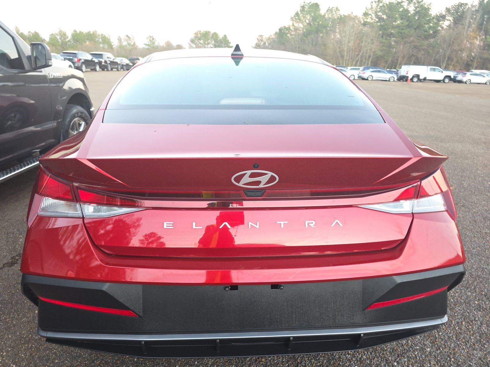 Used 2025 Hyundai Elantra SE image 7