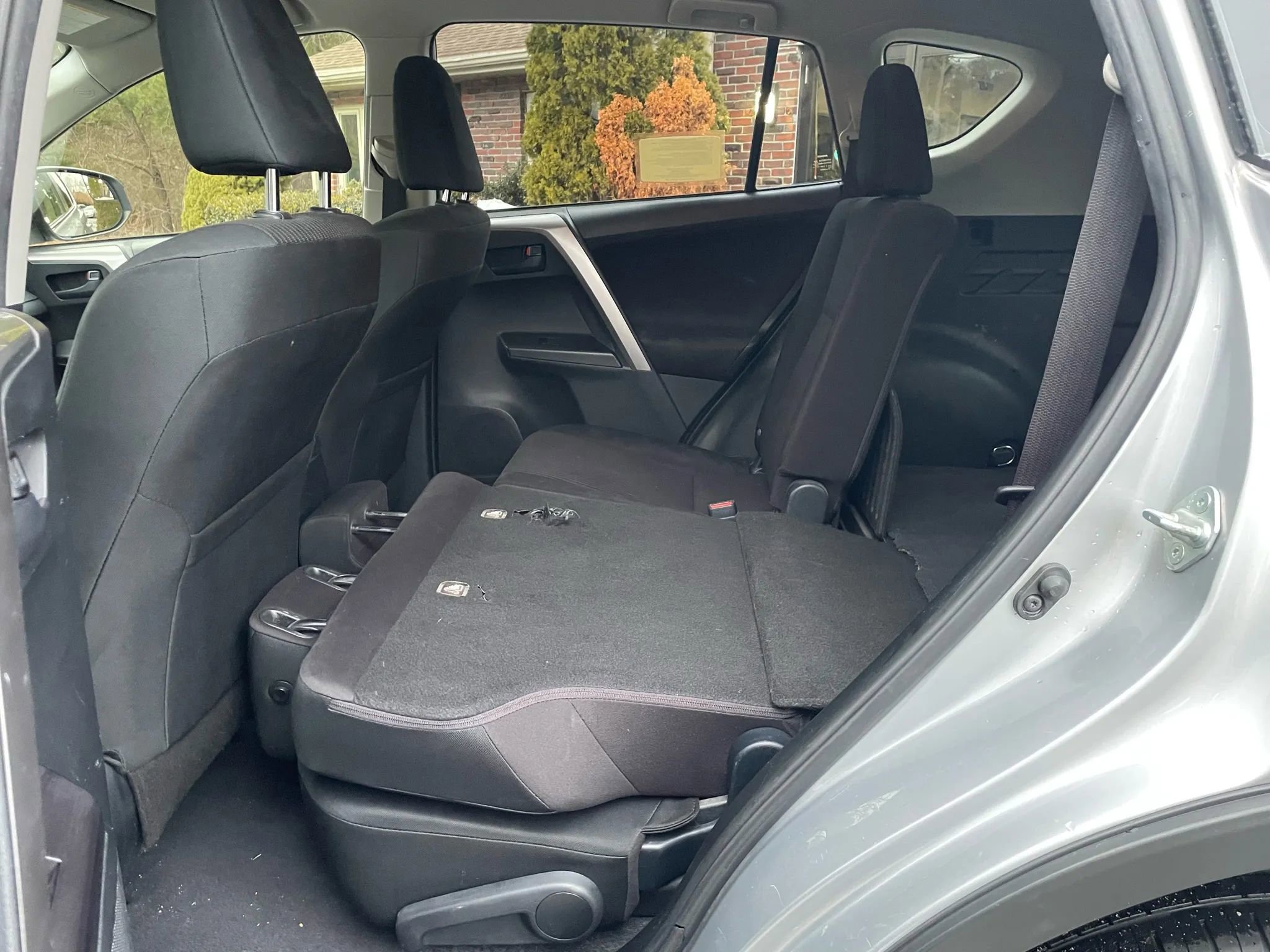 Used 2018 Toyota RAV4 LE w/ Carpet Mat Package image 40