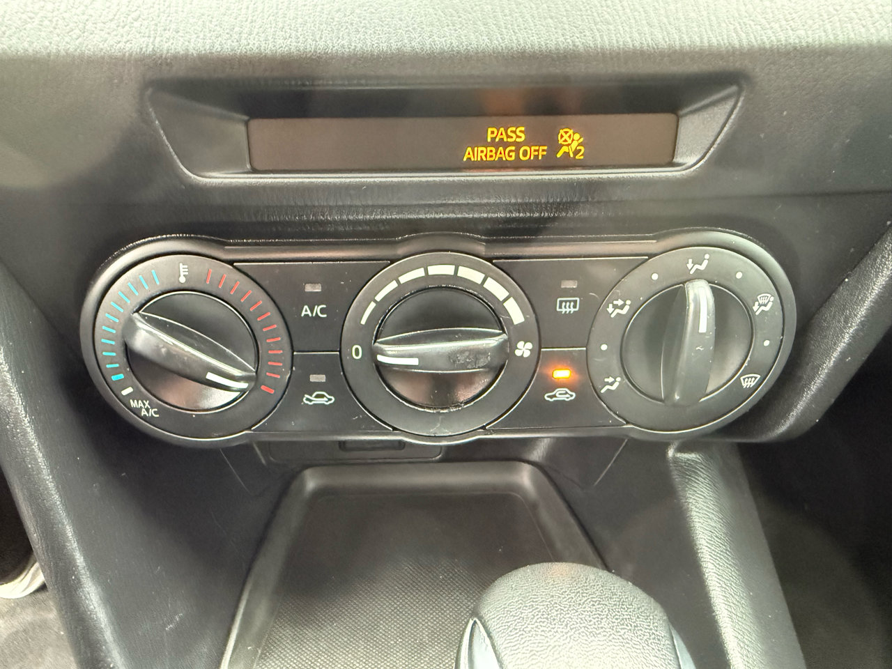 Used 2015 MAZDA MAZDA3 i Sport image 22