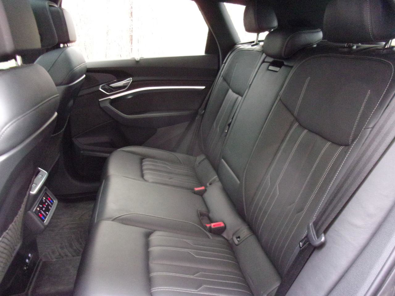 Used 2019 Audi e-tron Prestige w/ Prestige Package AWD/4WD image 13
