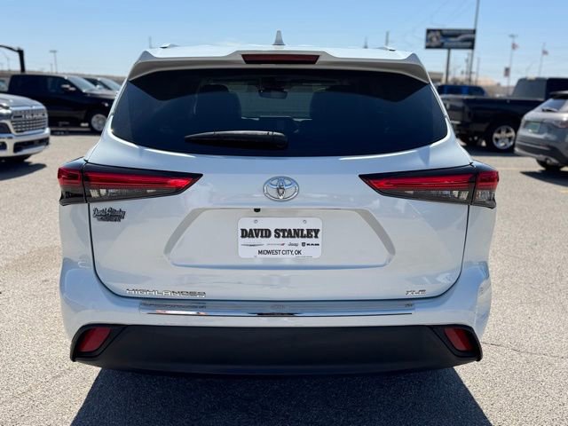 Used 2022 Toyota Highlander XLE image 5