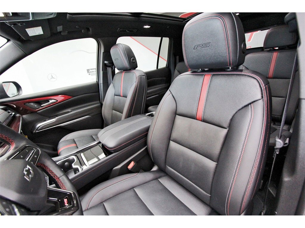 Used 2025 Chevrolet Traverse RS image 28