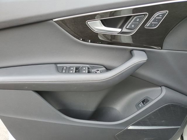 Used 2025 Audi Q7 3.0T Premium Plus image 21