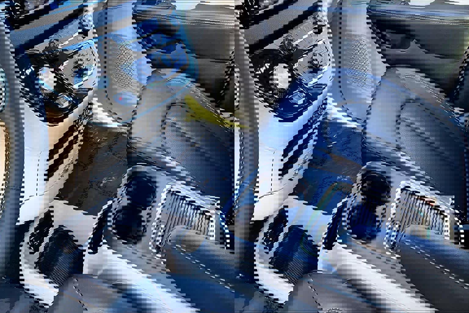 Used 2023 Chrysler Pacifica Touring-L image 16