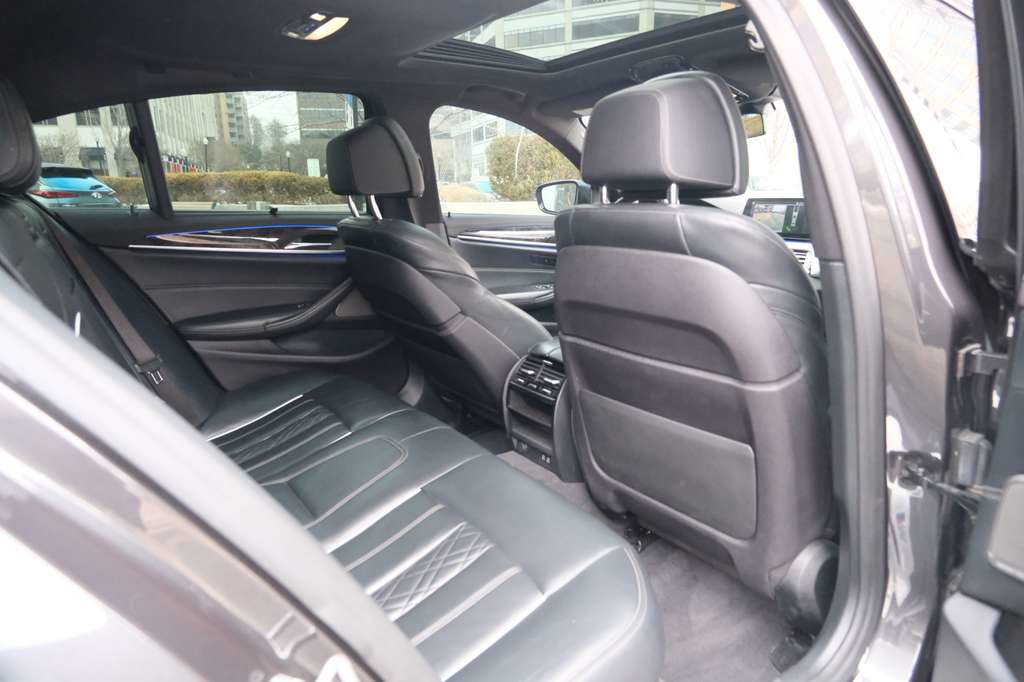 Used 2020 BMW 540i xDrive xDrive M SPORT LINE w/ M Sport Package AWD/4WD image 25