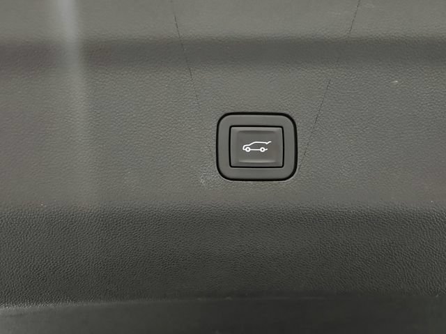 Used 2025 GMC Yukon XL Denali AWD/4WD image 33