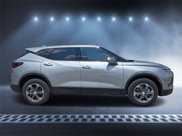 Used 2025 Chevrolet Blazer LT image 2