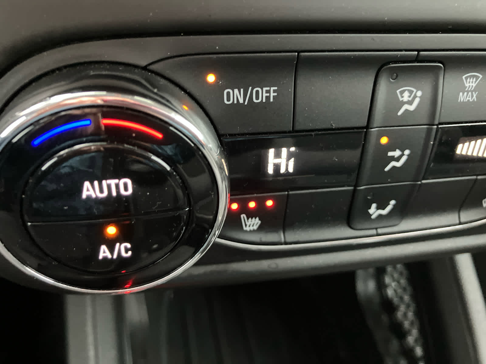 Used 2023 Chevrolet TrailBlazer LT w/ Convenience Package AWD/4WD image 16