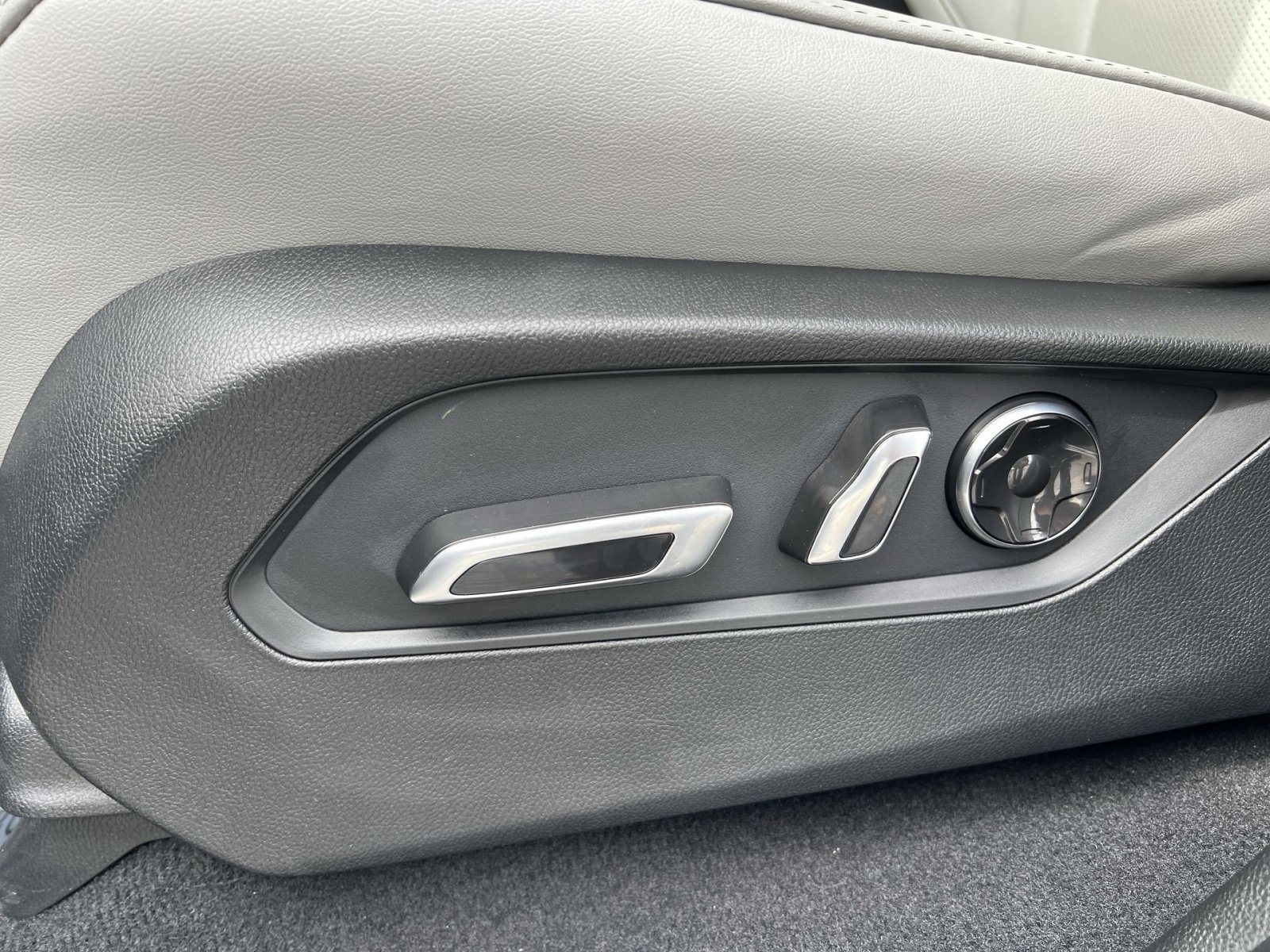 Used 2023 Acura MDX SH-AWD w/ Technology Package image 14