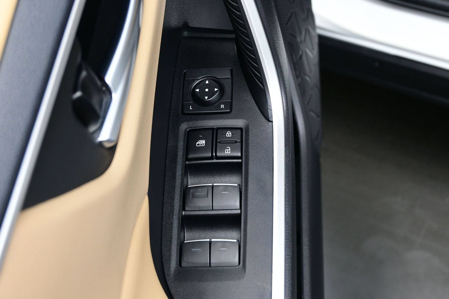 Used 2024 Toyota RAV4 XLE w/ Convenience Package AWD/4WD image 10