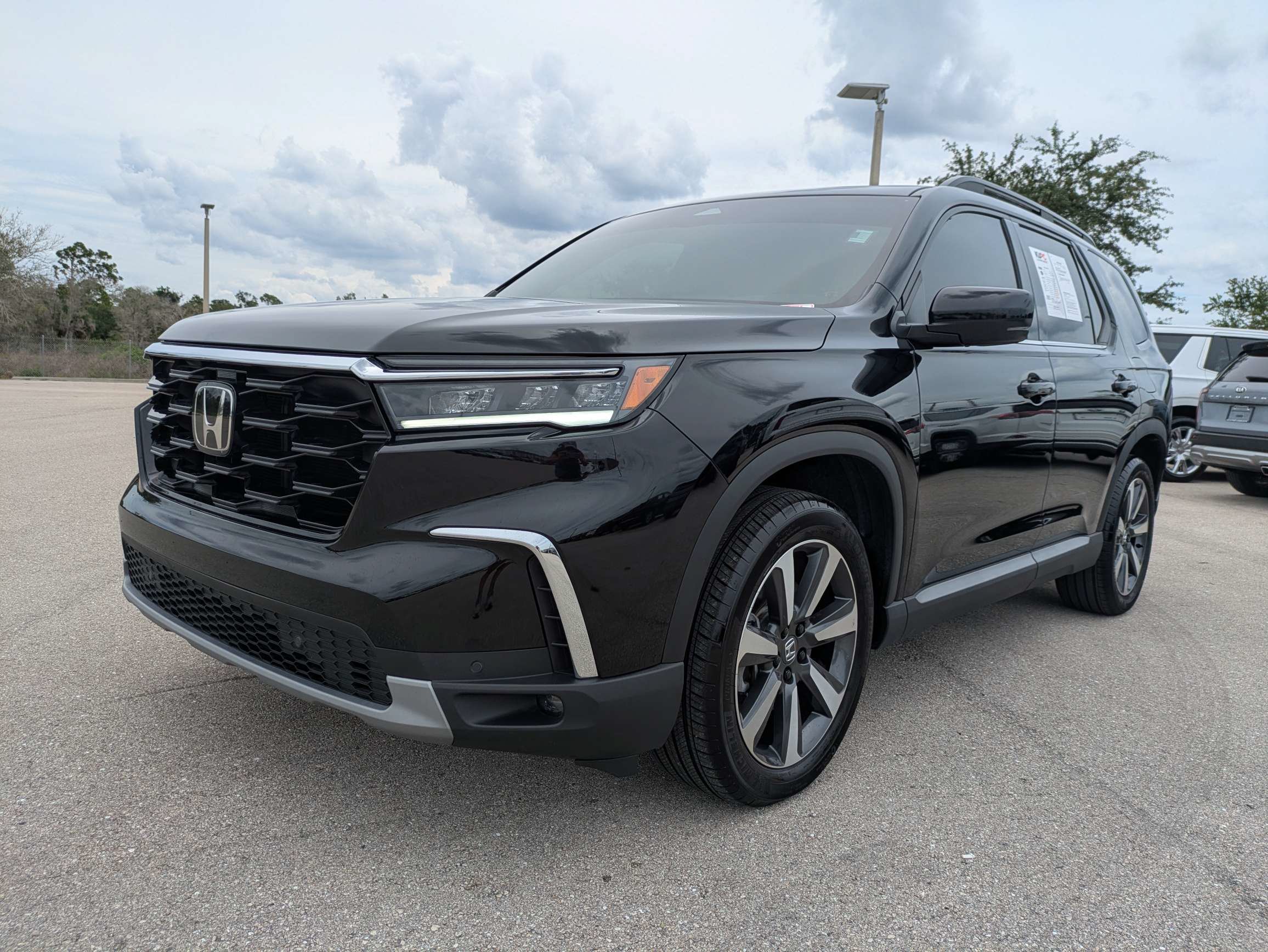 Used 2025 Honda Pilot Touring image 9