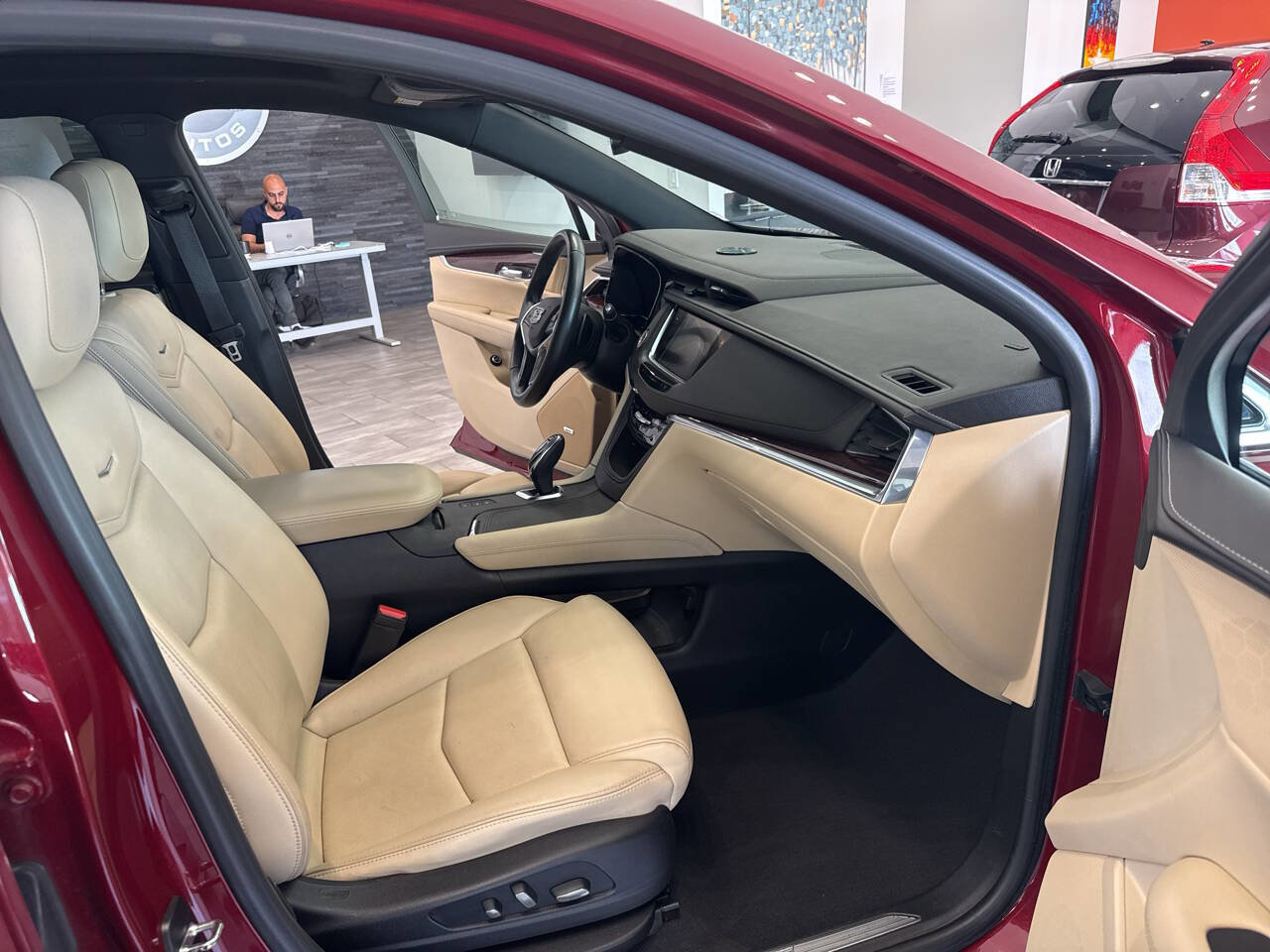 Used 2018 Cadillac XT5 Premium Luxury image 32
