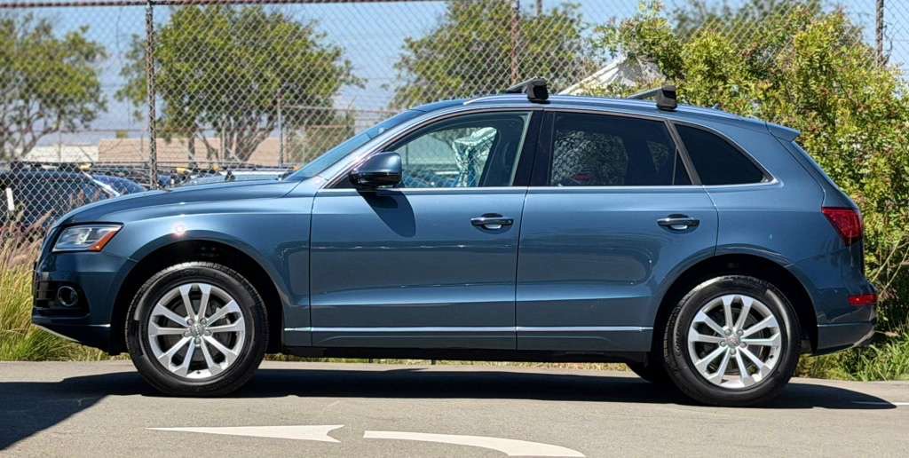 Used 2016 Audi Q5 2.0T Premium Plus w/ Technology Package AWD/4WD image 3