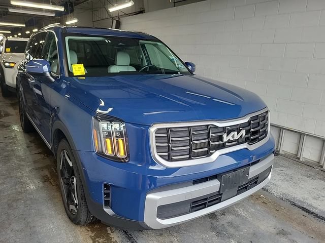 Used 2025 Kia Telluride S FWD image 4
