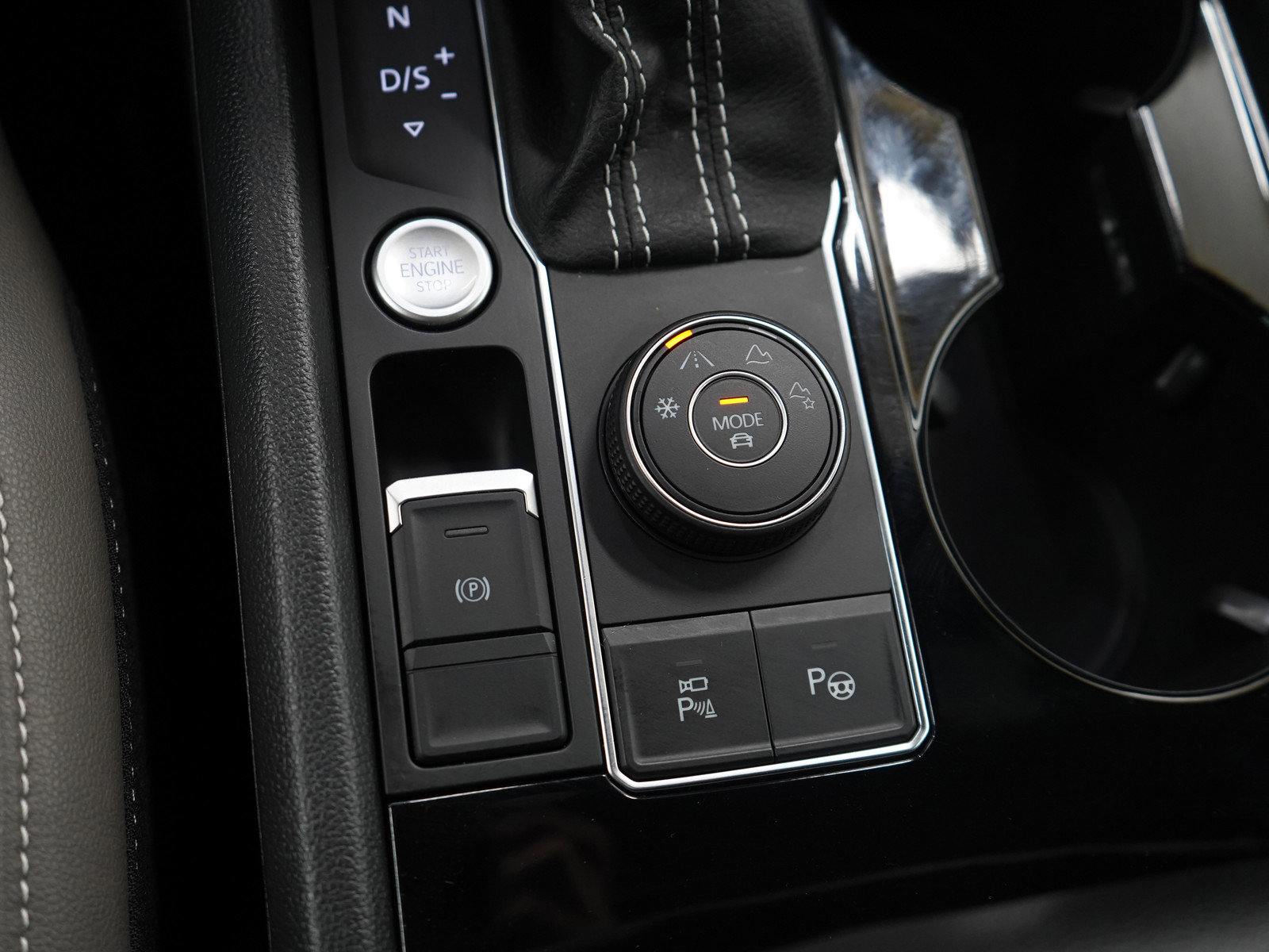 Used 2023 Volkswagen Atlas Cross Sport SEL Premium R-Line image 24