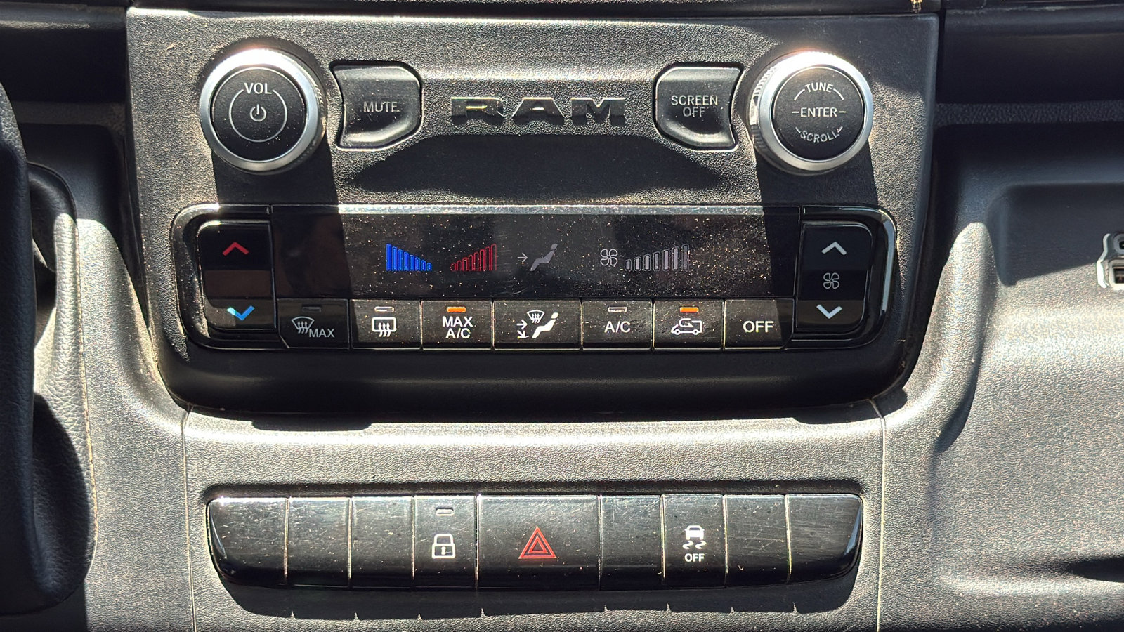 Used 2025 RAM ProMaster 2500 w/ Convenience Group FWD image 21