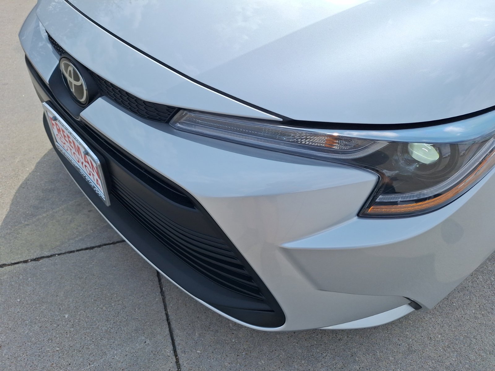 Used 2025 Toyota Corolla LE FWD image 10