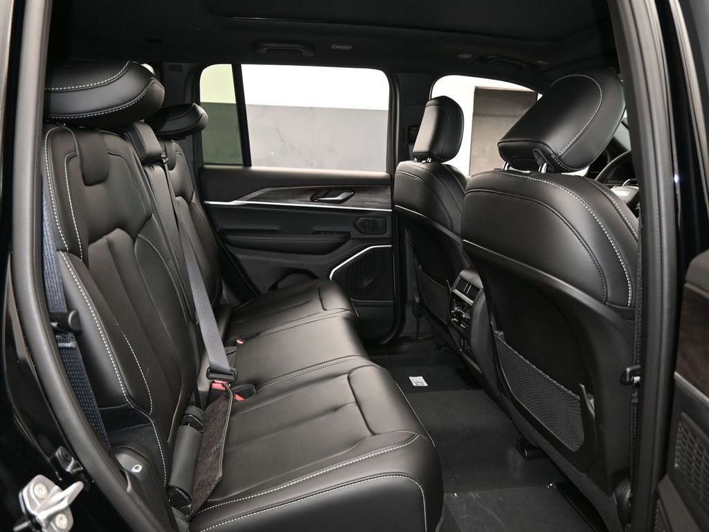 New 2026 Jeep Grand Cherokee Limited w/ Limited Altitude Package RWD image 36