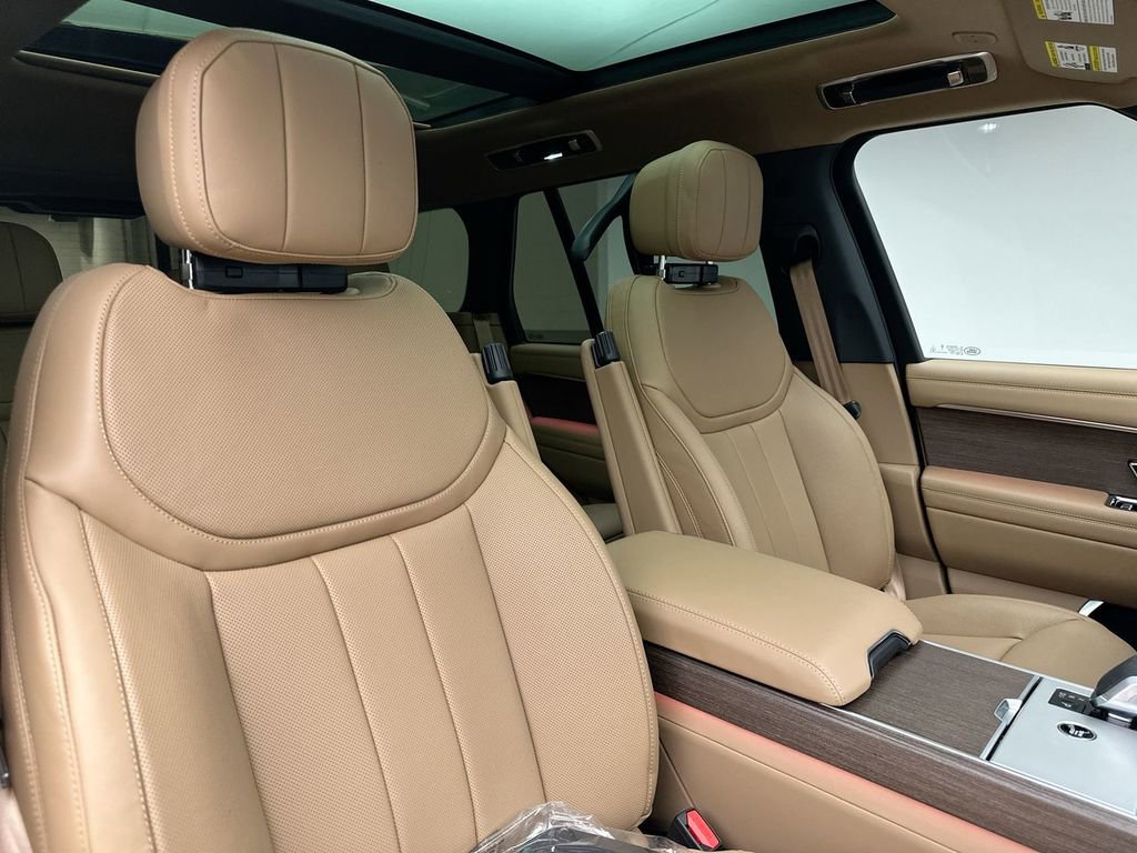 New 2026 Land Rover Range Rover SE image 14