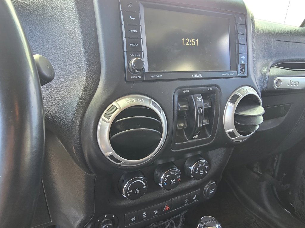 Used 2015 Jeep Wrangler Unlimited Rubicon w/ Connectivity Group image 22
