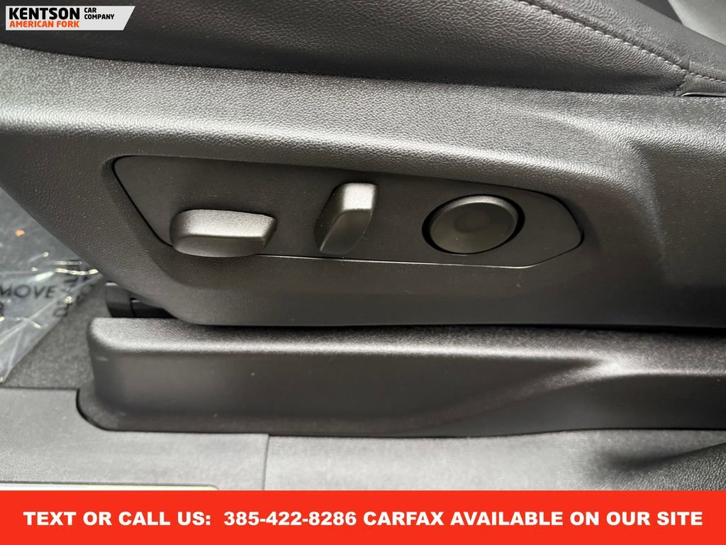 Used 2025 Chevrolet Suburban Z71 image 31