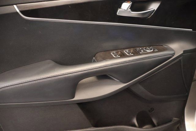 Used 2017 Kia Sorento LX w/ LX Convenience Package image 11