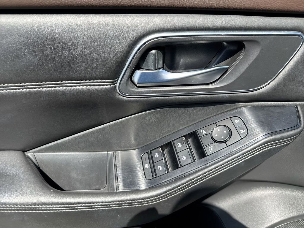 Used 2021 Nissan Rogue SV w/ Premium Package FWD image 21