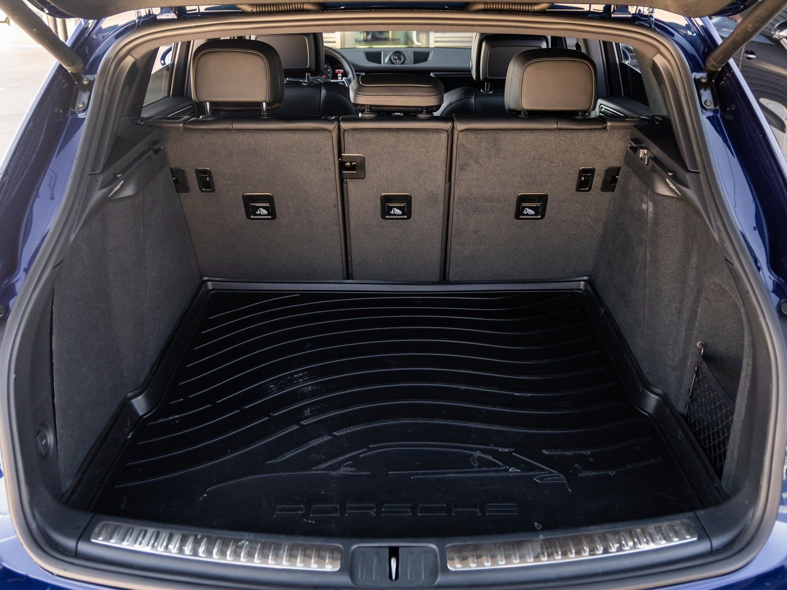 Certified 2025 Porsche Macan image 37