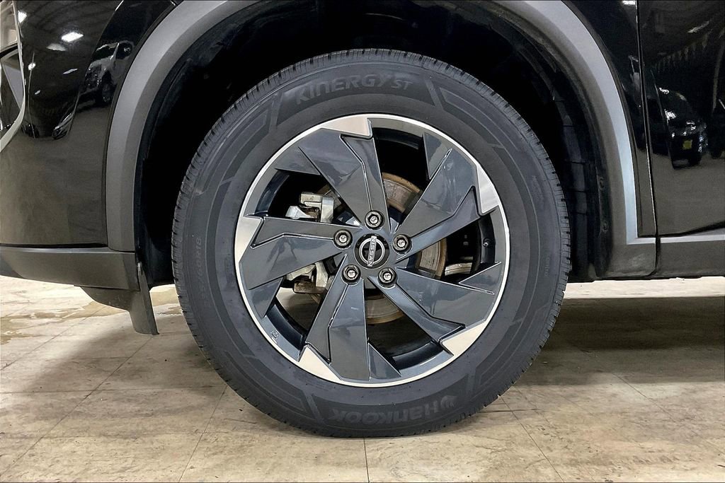 Used 2024 Nissan Rogue SV image 9
