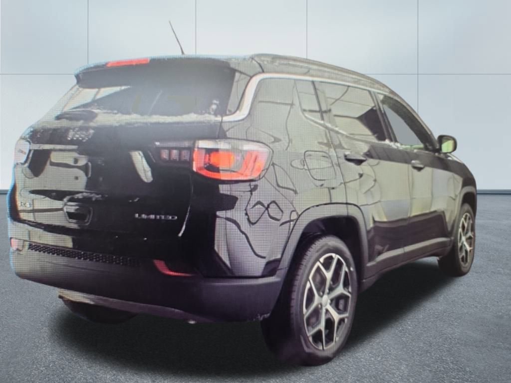 Used 2024 Jeep Compass Limited image 3