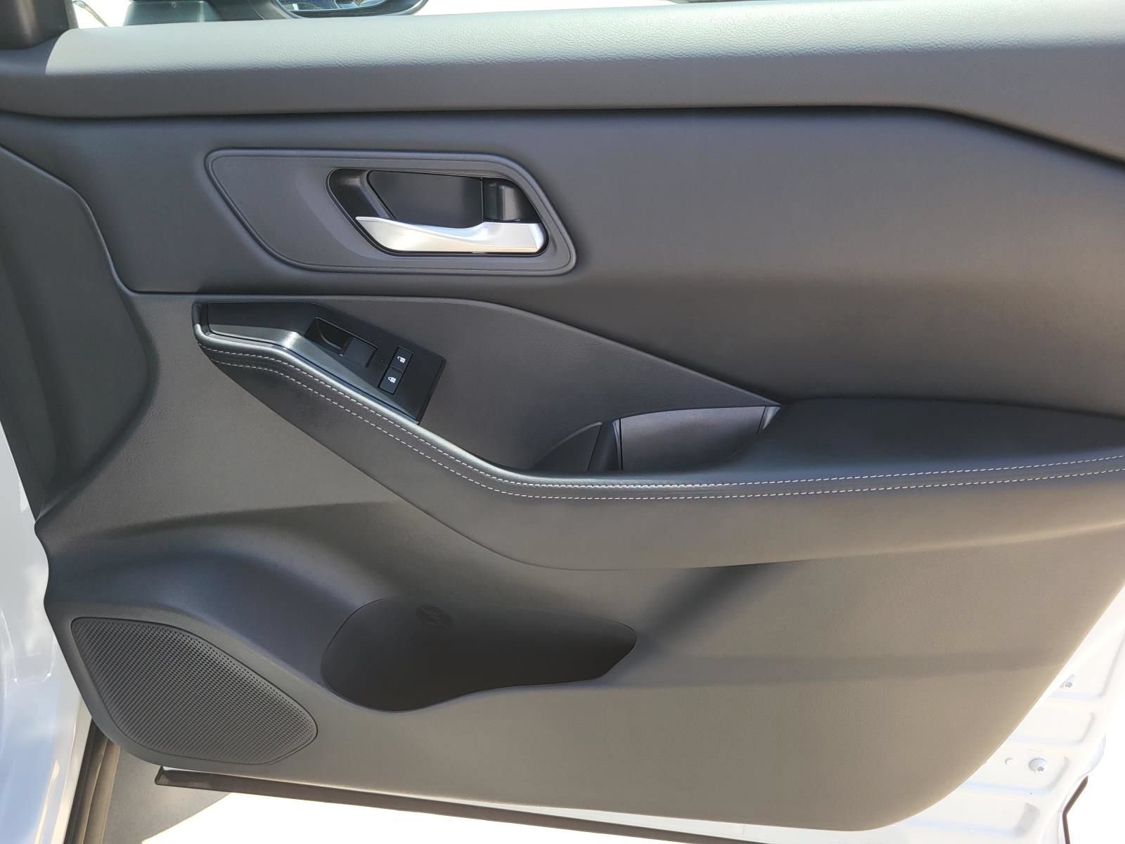 Used 2026 Nissan Rogue SV FWD image 6