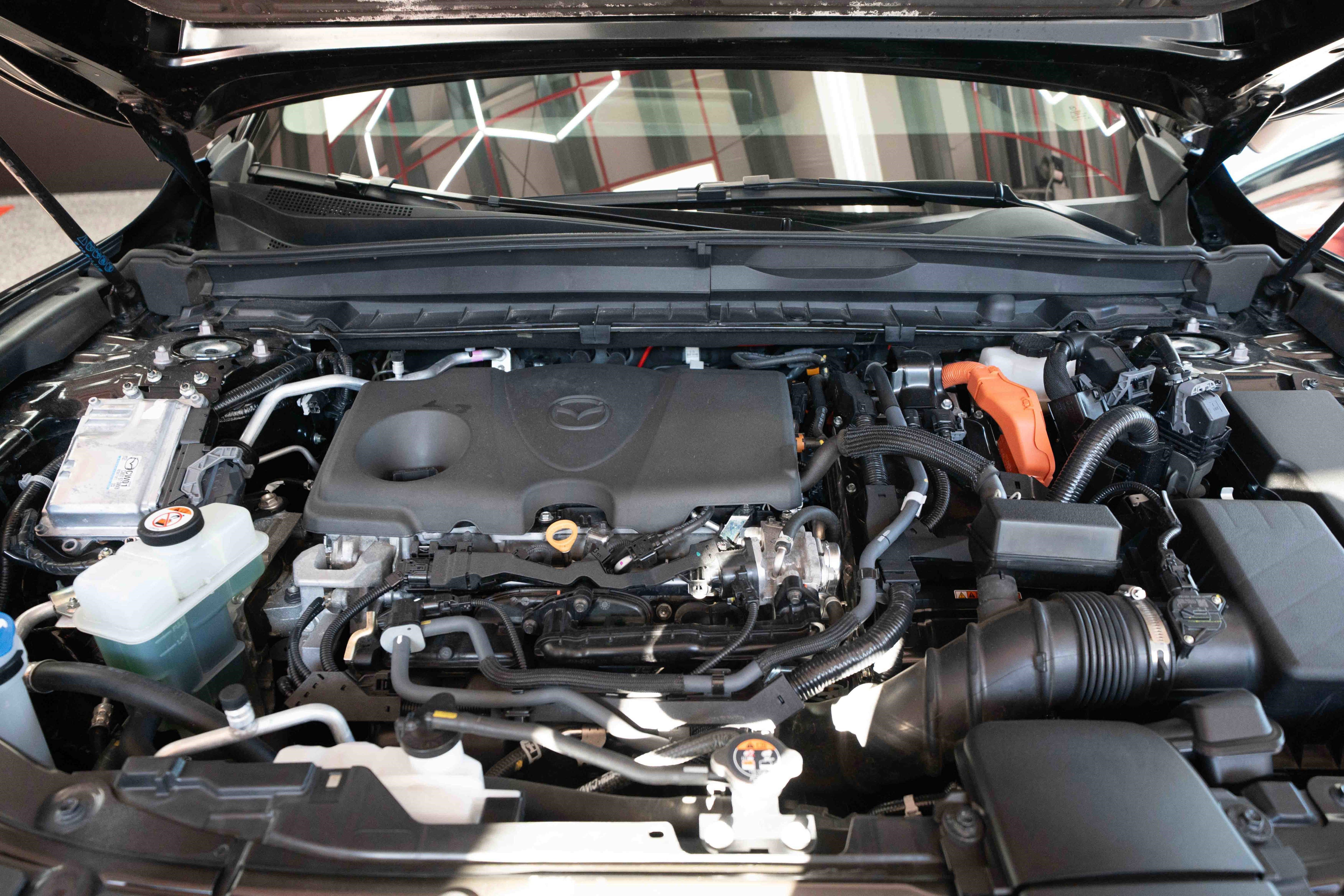 Used 2025 MAZDA CX-50 AWD 2.5 Hybrid w/ Premium Pkg image 32