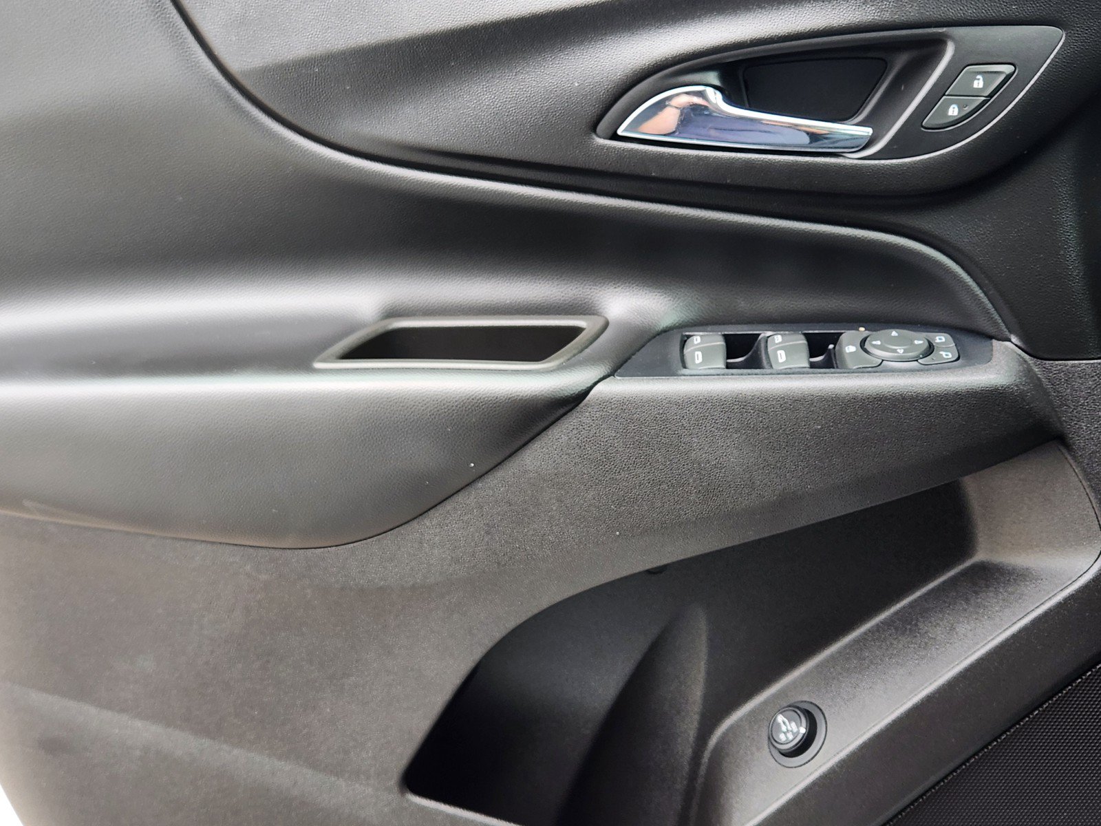 Used 2019 Chevrolet Equinox LT w/ Driver Convenience Package FWD image 19