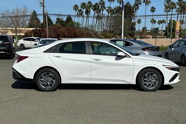 New 2026 Hyundai Elantra Blue image 5