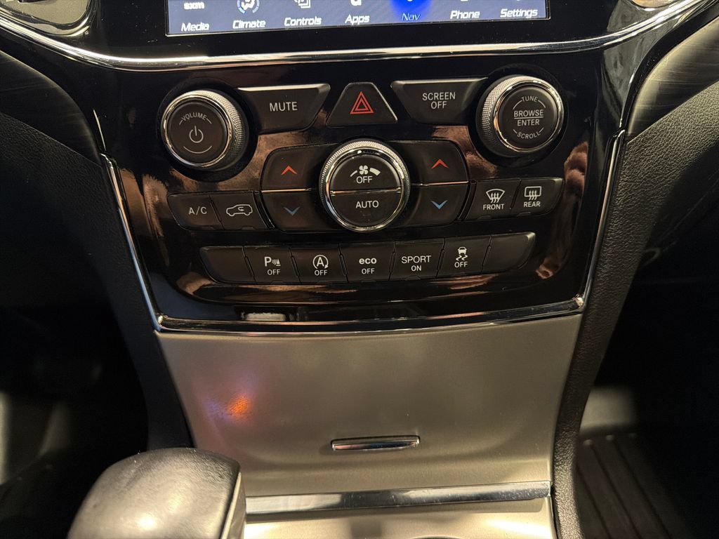 Used 2021 Jeep Grand Cherokee Laredo X AWD/4WD image 10