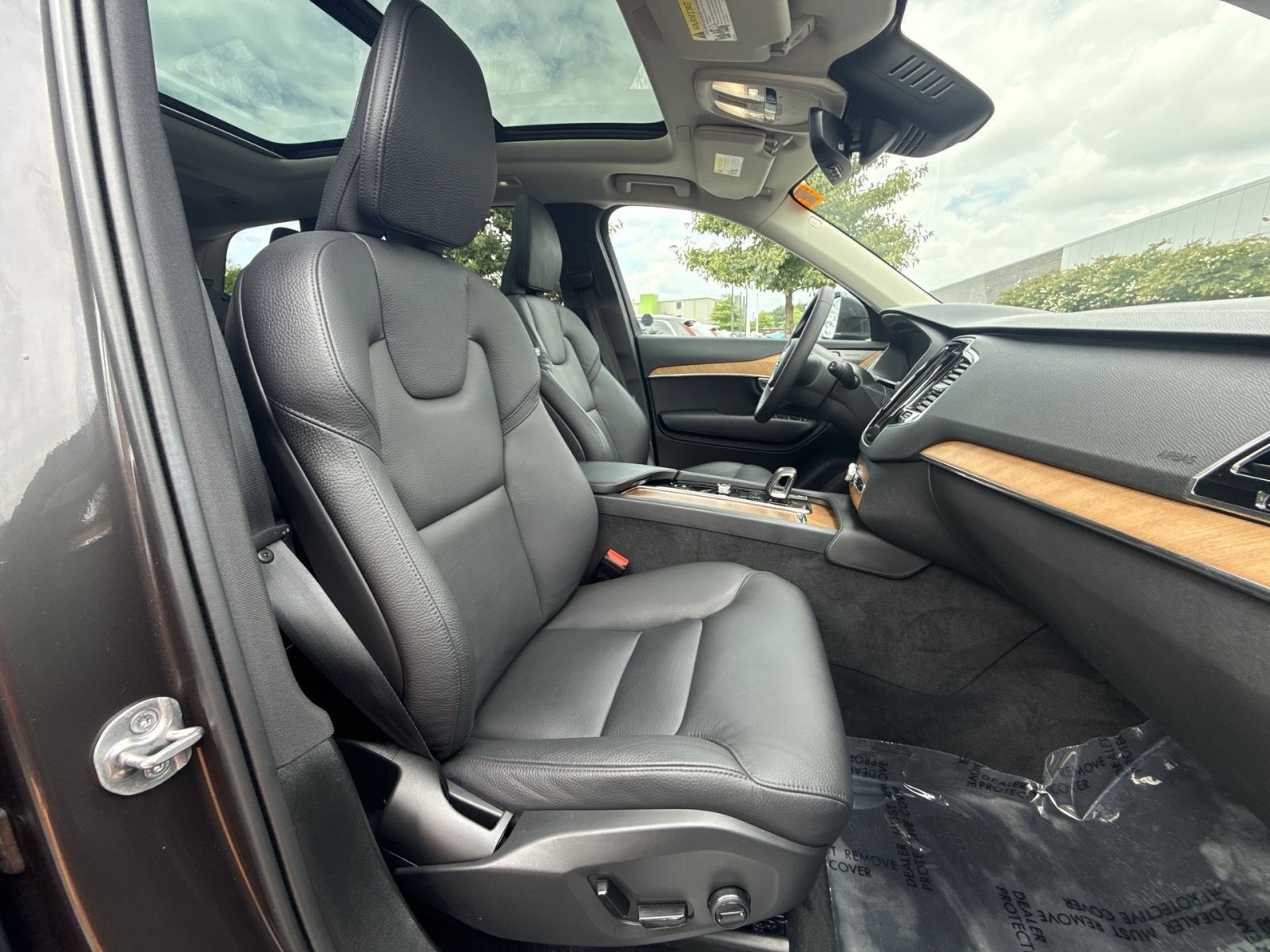 Certified 2023 Volvo XC90 B6 Plus w/ Protection Package Premier AWD/4WD image 28