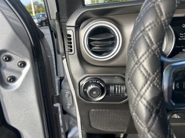 Used 2018 Jeep Wrangler Unlimited Sahara image 24