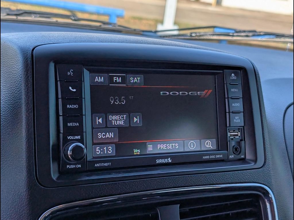 Used 2018 Dodge Grand Caravan SE FWD image 17