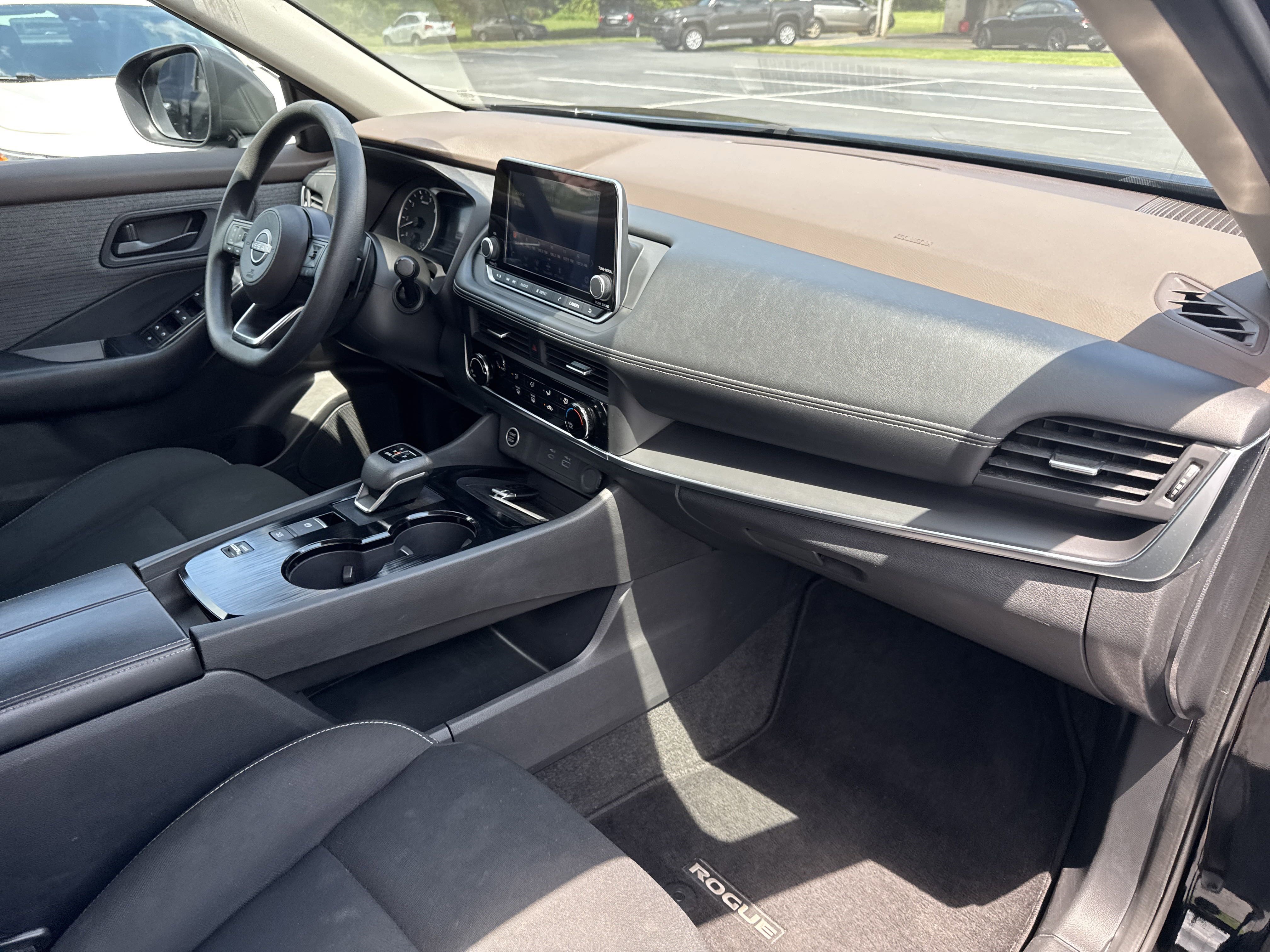 Used 2023 Nissan Rogue S image 33