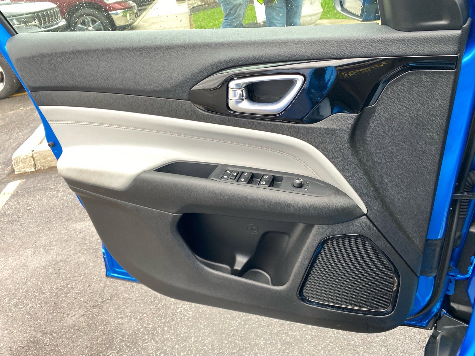 Used 2025 Jeep Compass Limited image 22