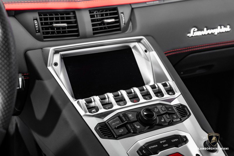 Used 2018 Lamborghini Aventador S image 54