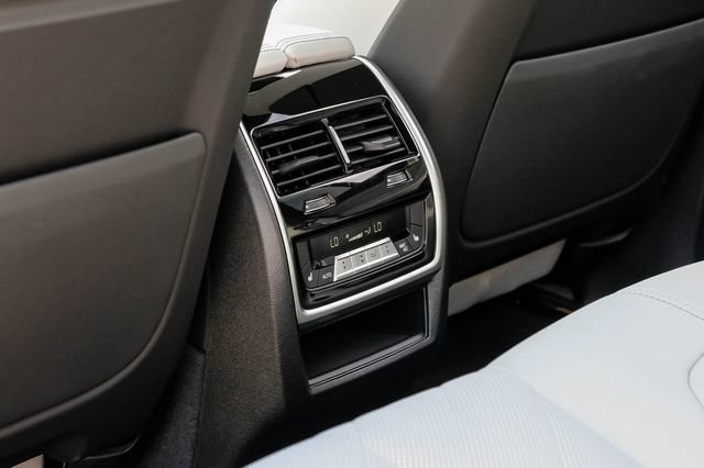 Used 2026 BMW X5 xDrive40i w/ M Sport Package AWD/4WD image 44
