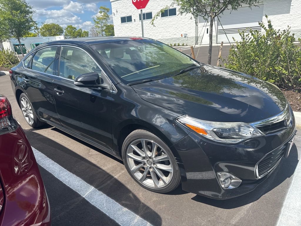 Used 2014 Toyota Avalon Limited w/ Technology Package FWD image 3