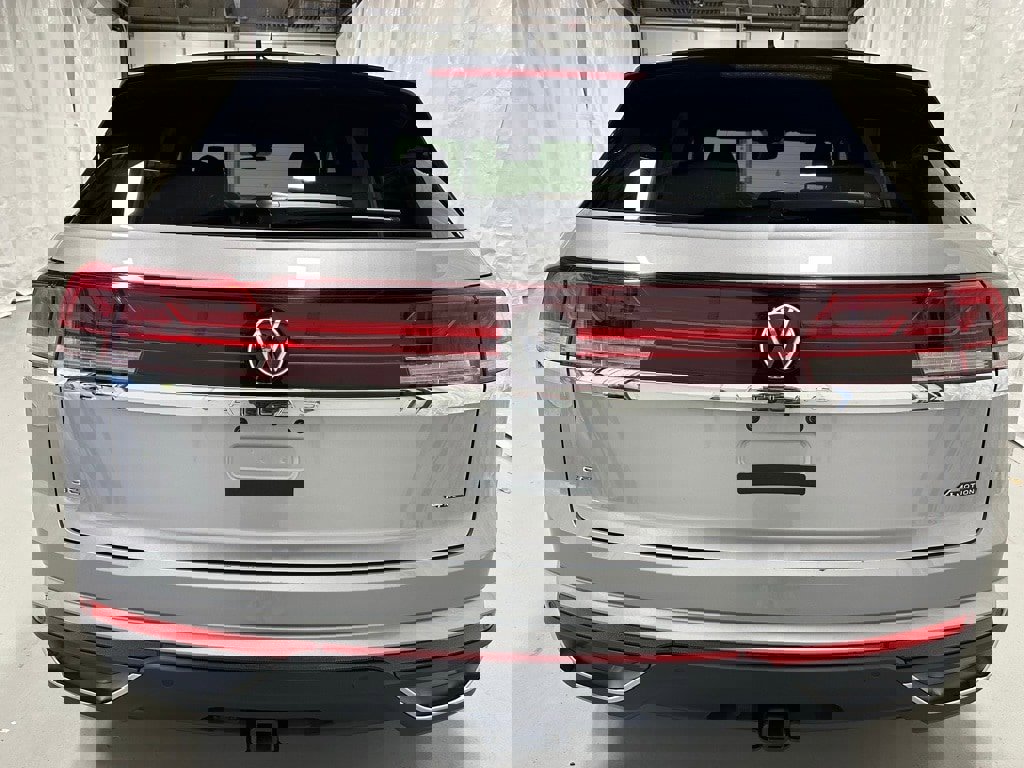 Used 2025 Volkswagen Atlas Cross Sport SE image 6